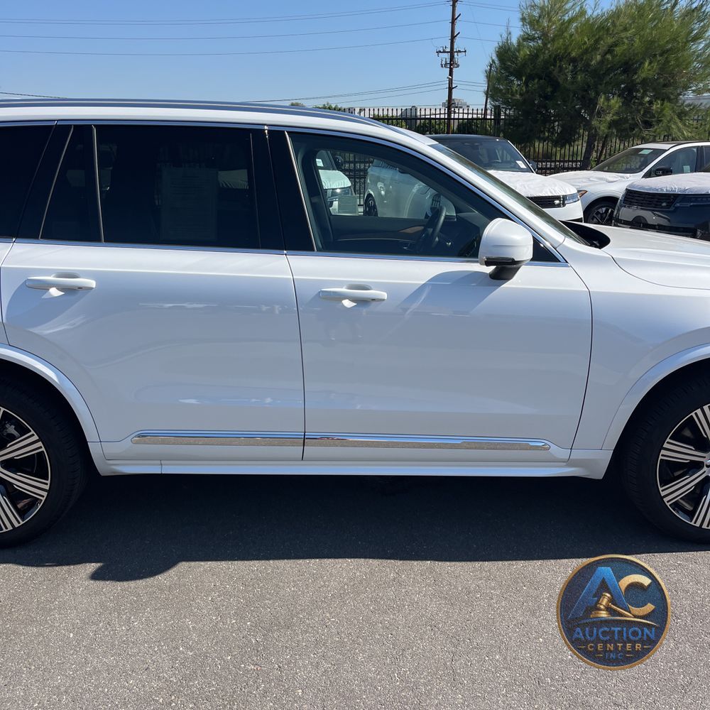 2023 Volvo XC90 T8 - Plus