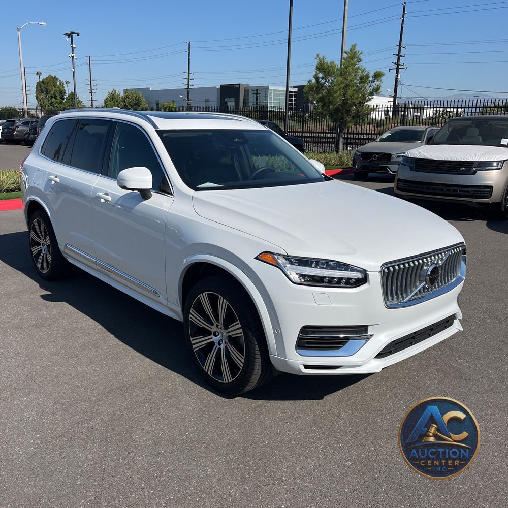 2023 Volvo XC90 T8 - Plus