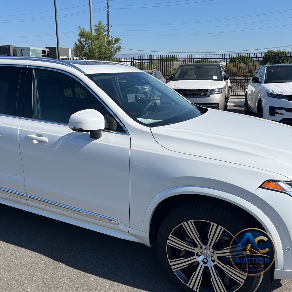 2023 Volvo XC90 T8 - Plus