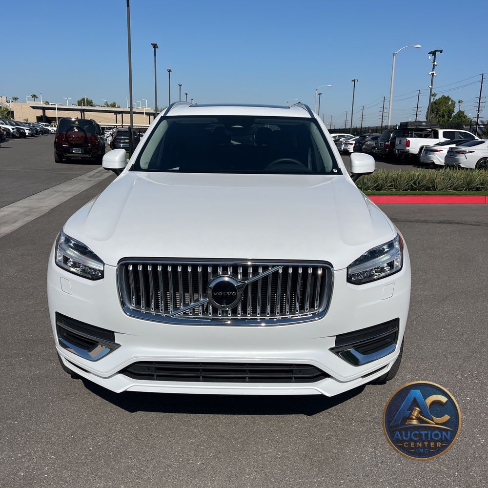 2023 Volvo XC90 T8 - Plus