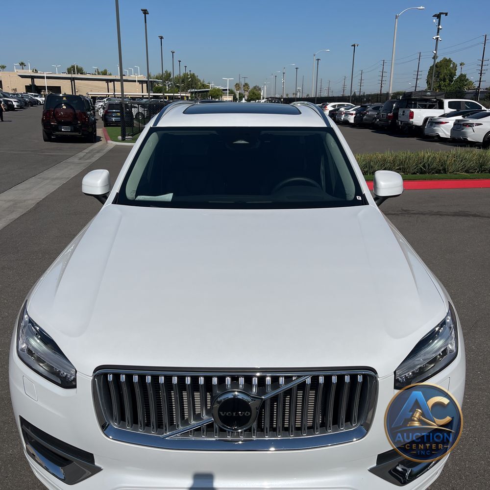 2023 Volvo XC90 T8 - Plus
