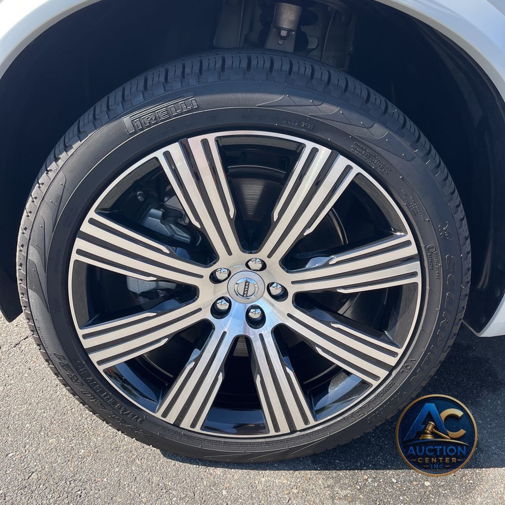 2023 Volvo XC90 T8 - Plus