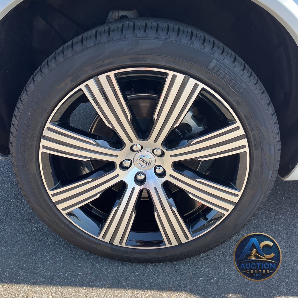 2023 Volvo XC90 T8 - Plus