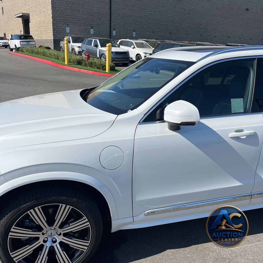 2023 Volvo XC90 T8 - Plus