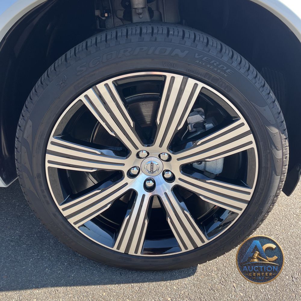 2023 Volvo XC90 T8 - Plus