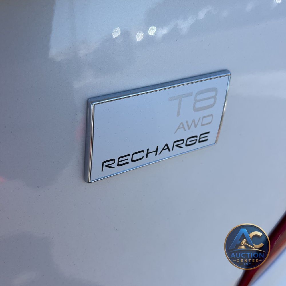 2023 Volvo XC90 T8 - Plus