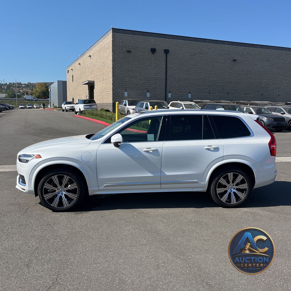 2023 Volvo XC90 T8 - Plus