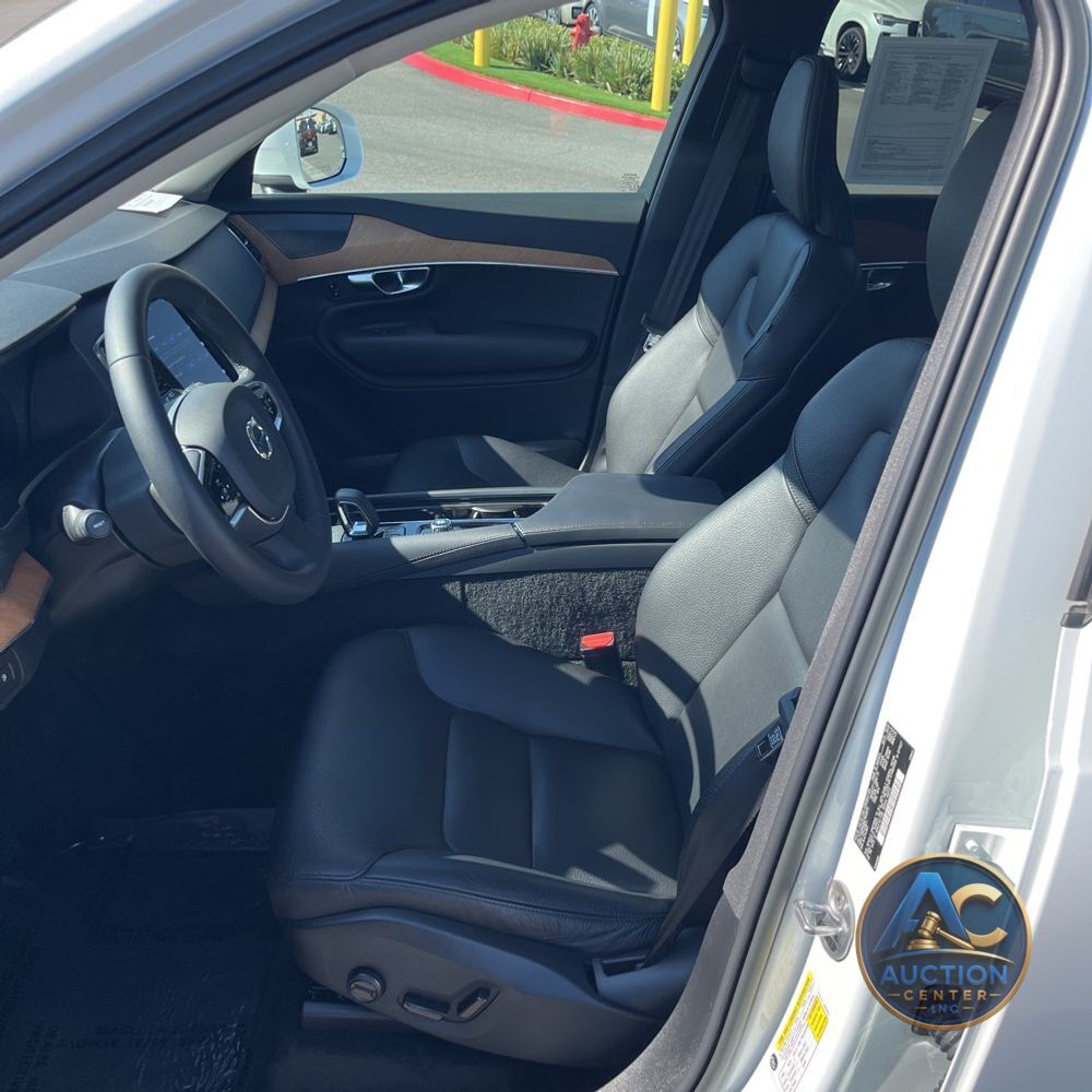2023 Volvo XC90 T8 - Plus