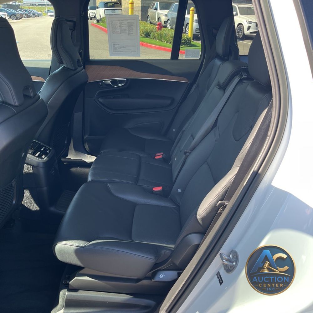 2023 Volvo XC90 T8 - Plus