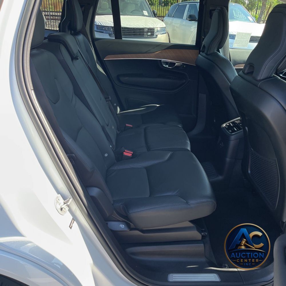 2023 Volvo XC90 T8 - Plus
