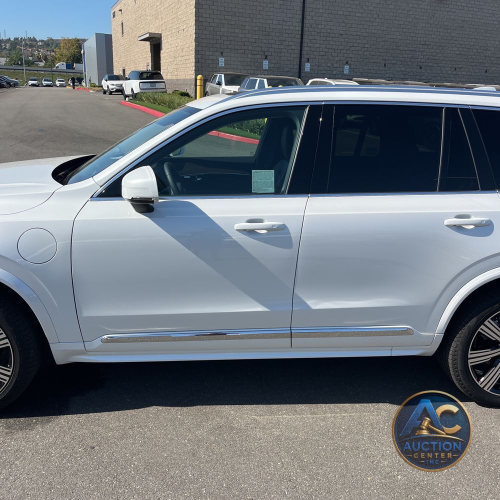 2023 Volvo XC90 T8 - Plus