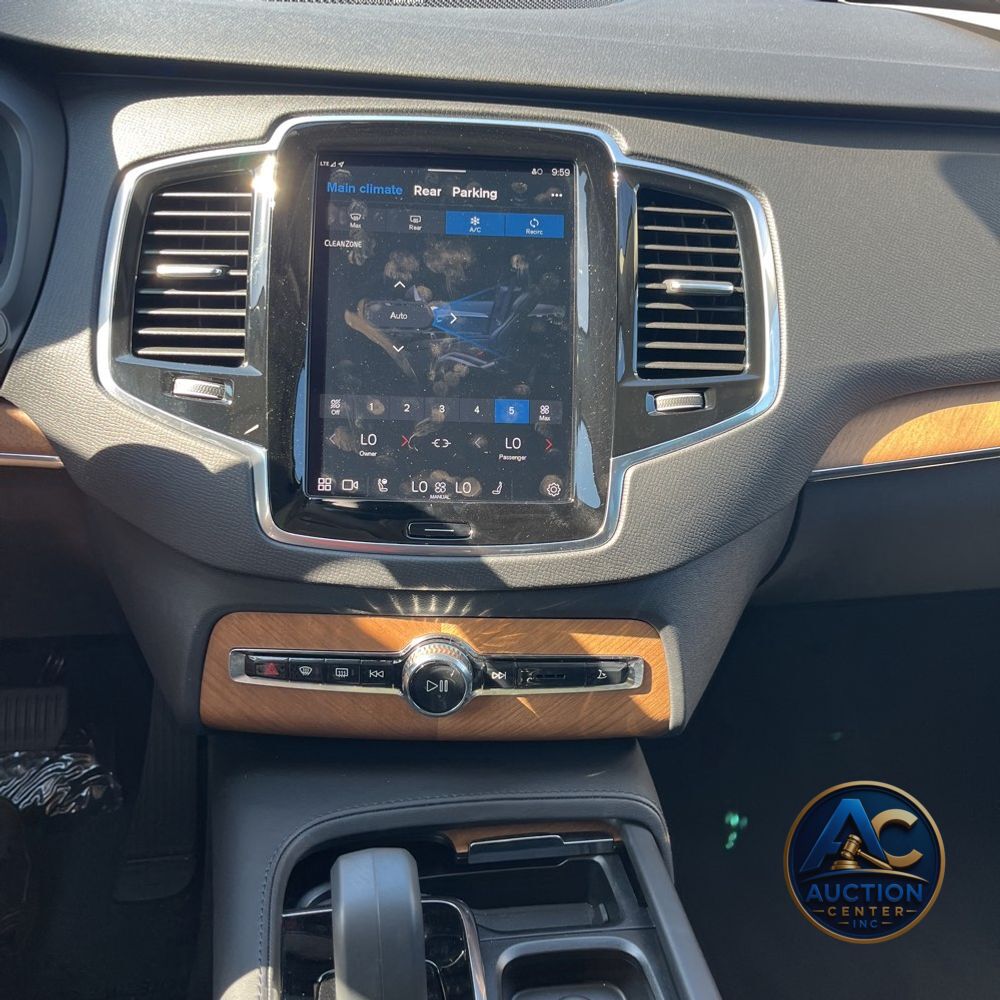 2023 Volvo XC90 T8 - Plus