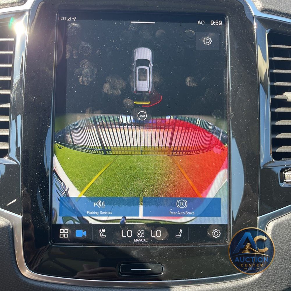 2023 Volvo XC90 T8 - Plus