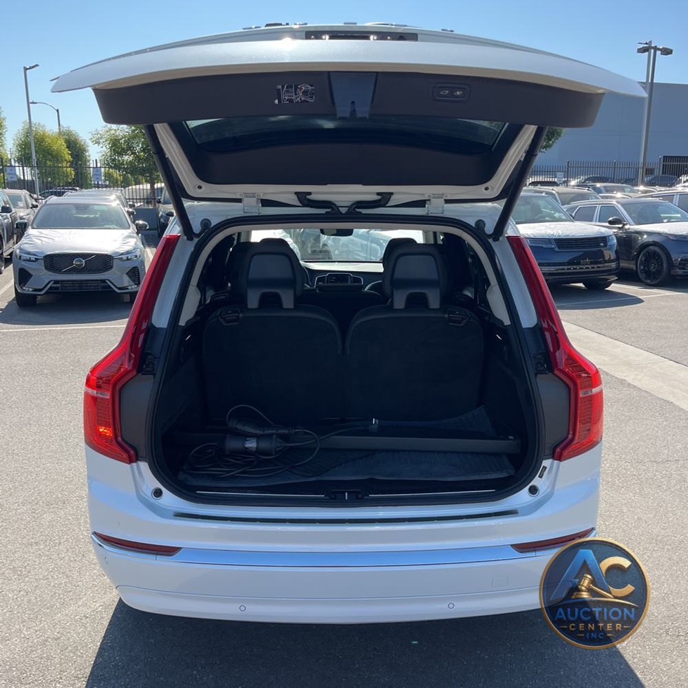 2023 Volvo XC90 T8 - Plus