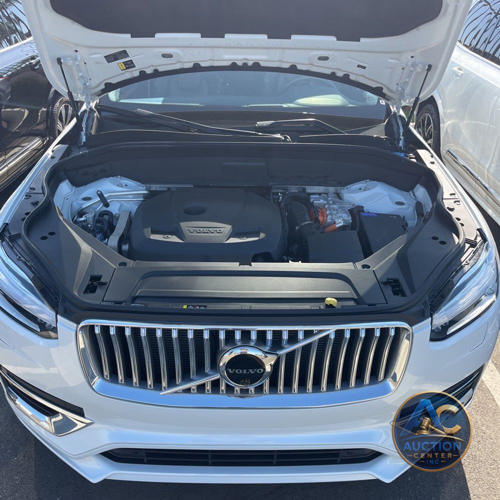 2023 Volvo XC90 T8 - Plus