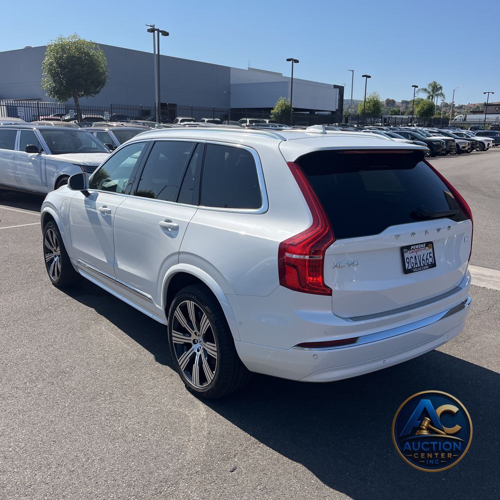 2023 Volvo XC90 T8 - Plus