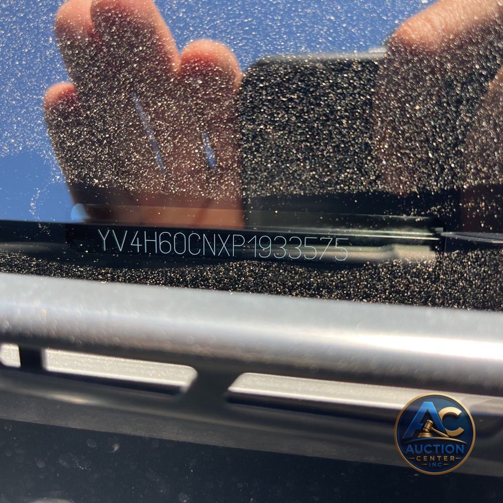 2023 Volvo XC90 T8 - Plus