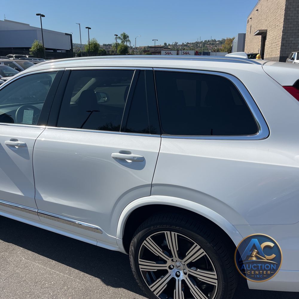 2023 Volvo XC90 T8 - Plus