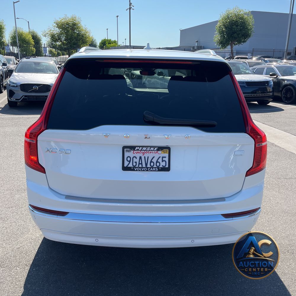 2023 Volvo XC90 T8 - Plus