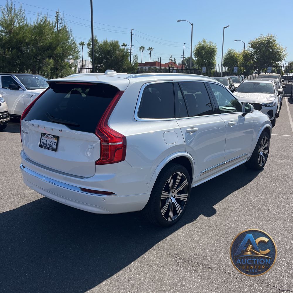 2023 Volvo XC90 T8 - Plus