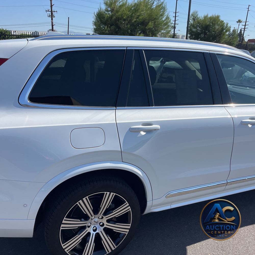 2023 Volvo XC90 T8 - Plus