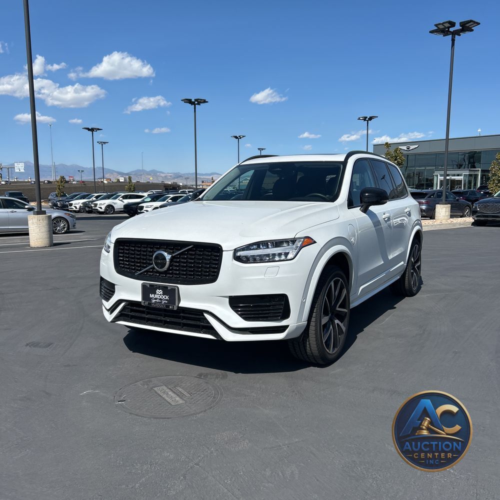 2023 Volvo XC90 T8 - Plus