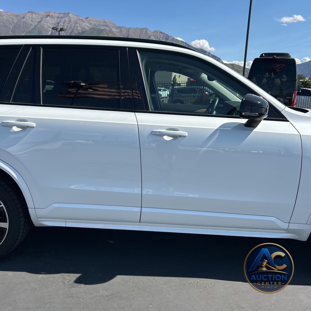 2023 Volvo XC90 T8 - Plus