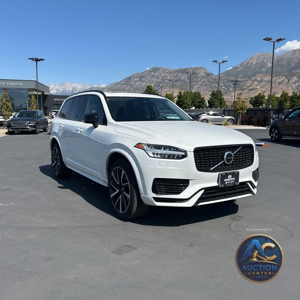 2023 Volvo XC90 T8 - Plus