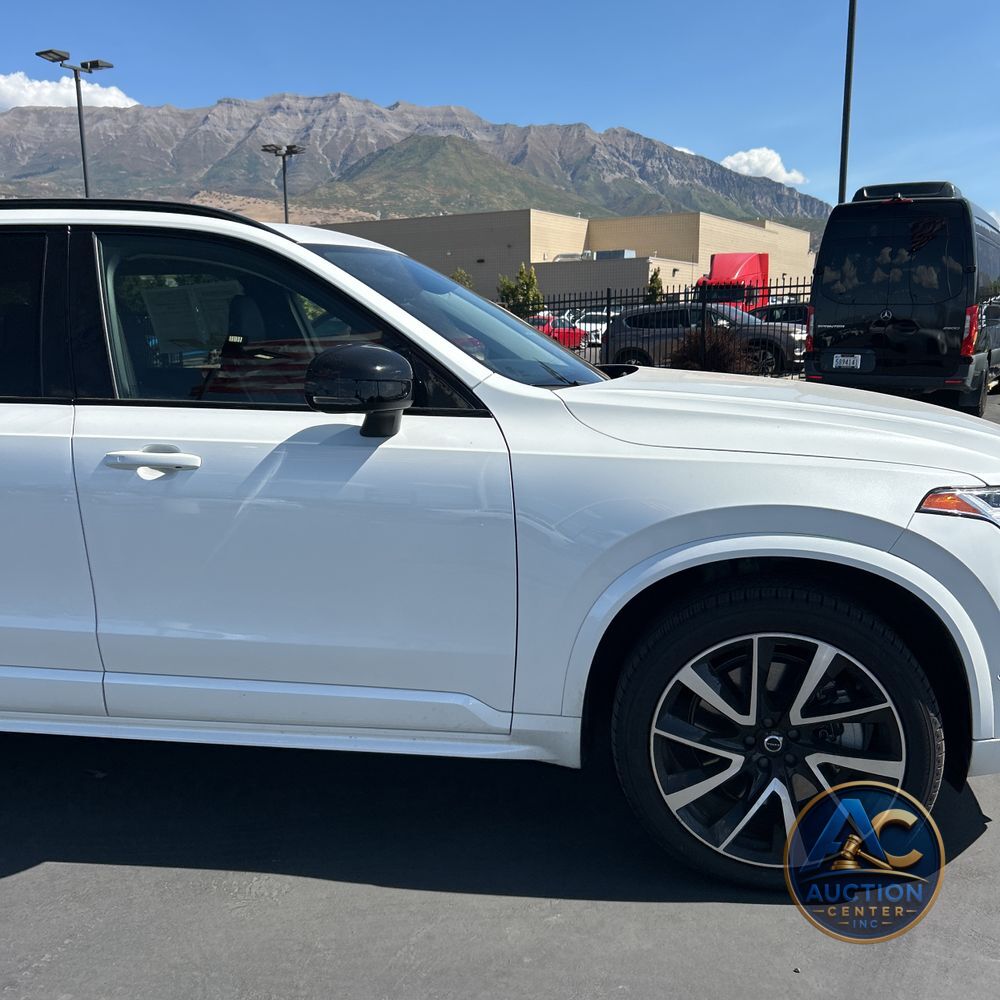 2023 Volvo XC90 T8 - Plus
