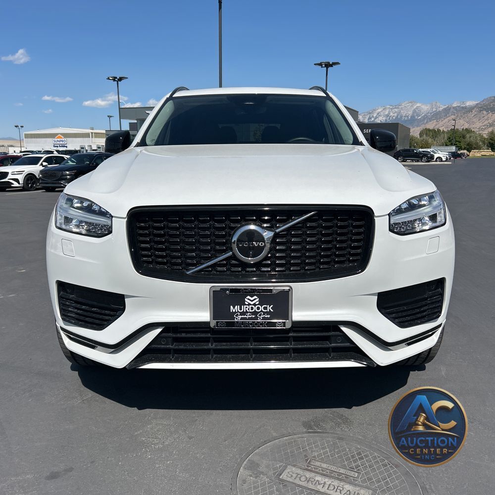 2023 Volvo XC90 T8 - Plus