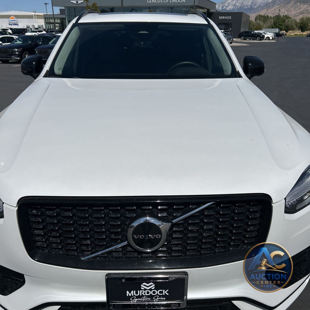 2023 Volvo XC90 T8 - Plus