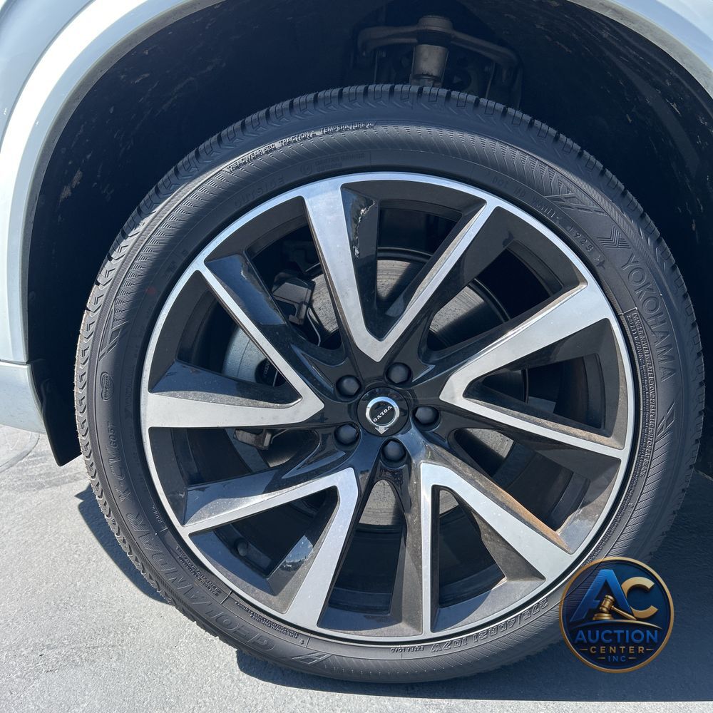 2023 Volvo XC90 T8 - Plus