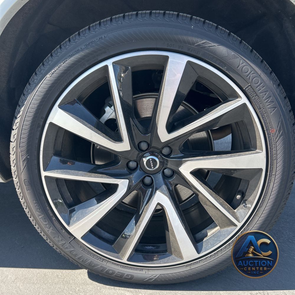 2023 Volvo XC90 T8 - Plus