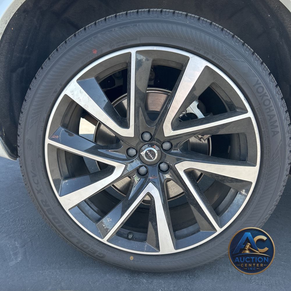 2023 Volvo XC90 T8 - Plus