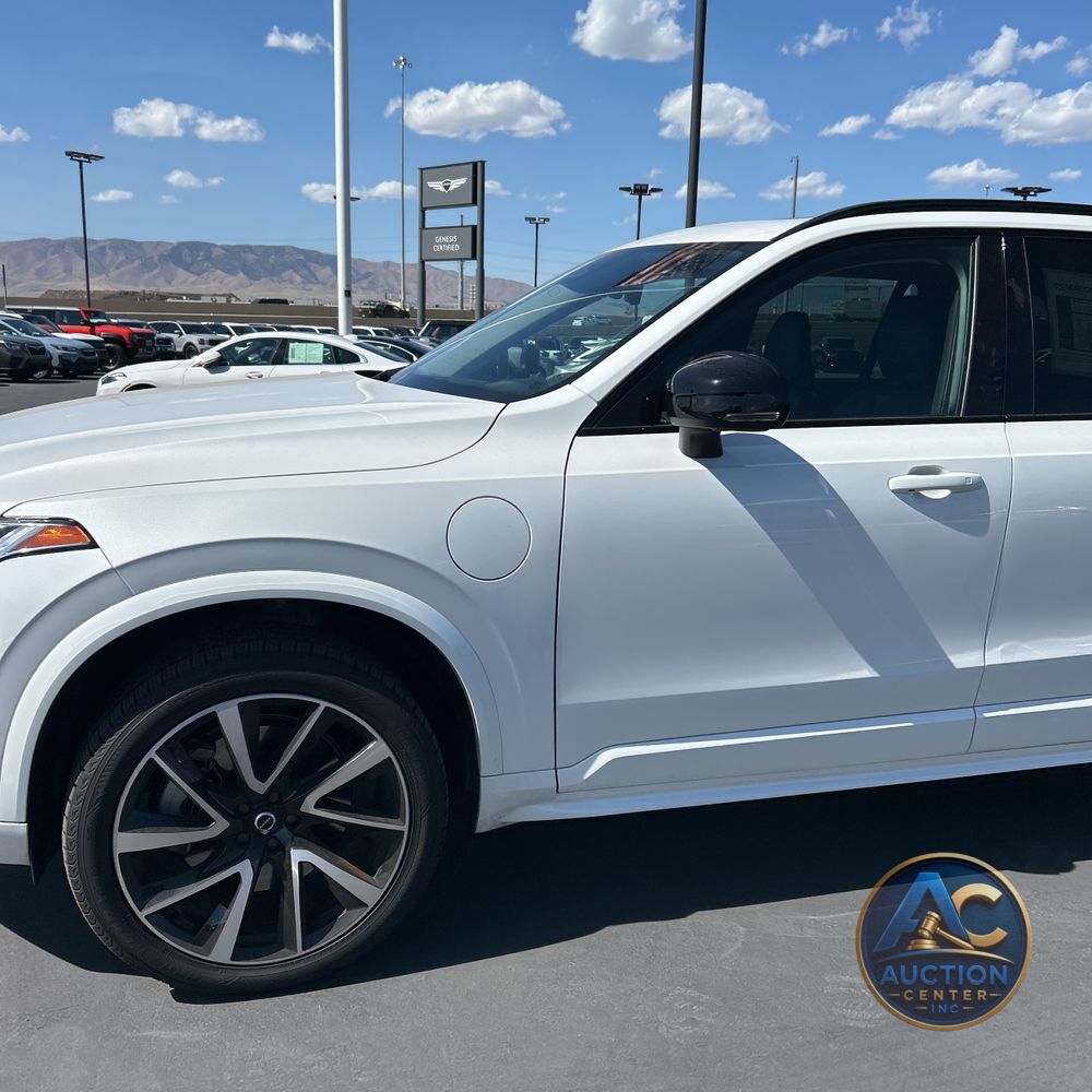 2023 Volvo XC90 T8 - Plus
