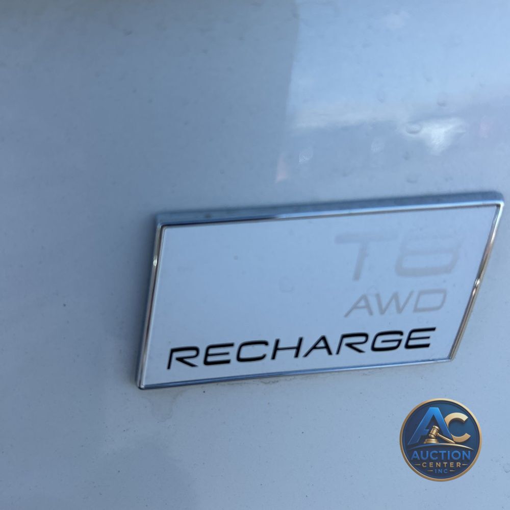 2023 Volvo XC90 T8 - Plus