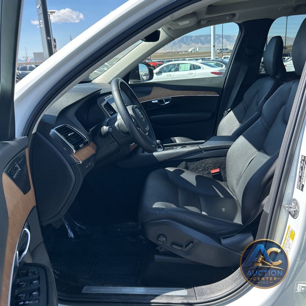 2023 Volvo XC90 T8 - Plus