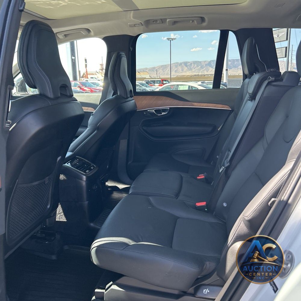 2023 Volvo XC90 T8 - Plus