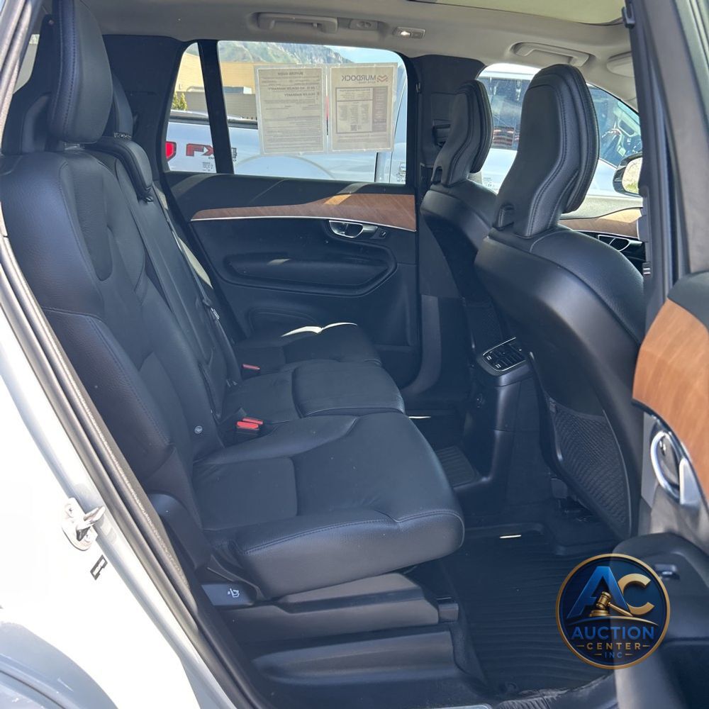 2023 Volvo XC90 T8 - Plus