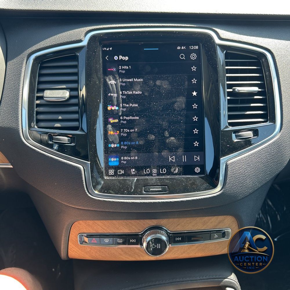 2023 Volvo XC90 T8 - Plus