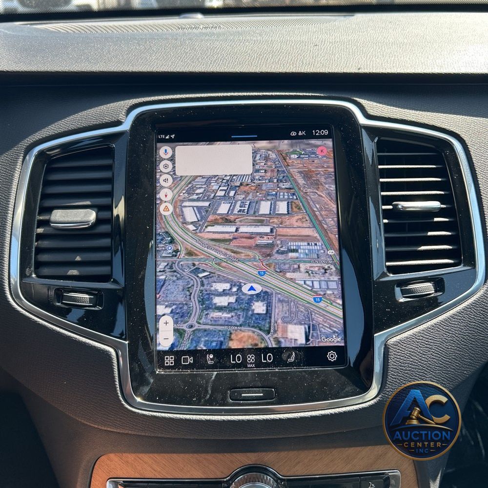 2023 Volvo XC90 T8 - Plus