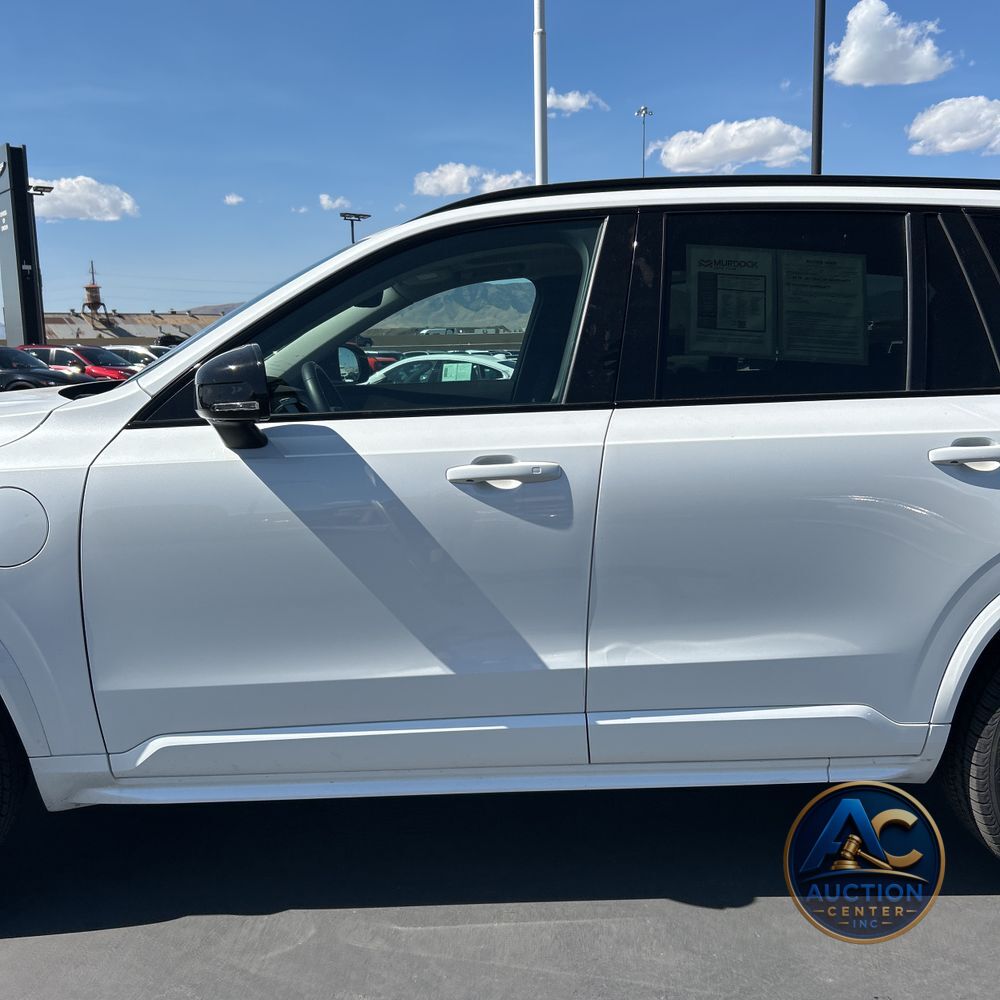 2023 Volvo XC90 T8 - Plus
