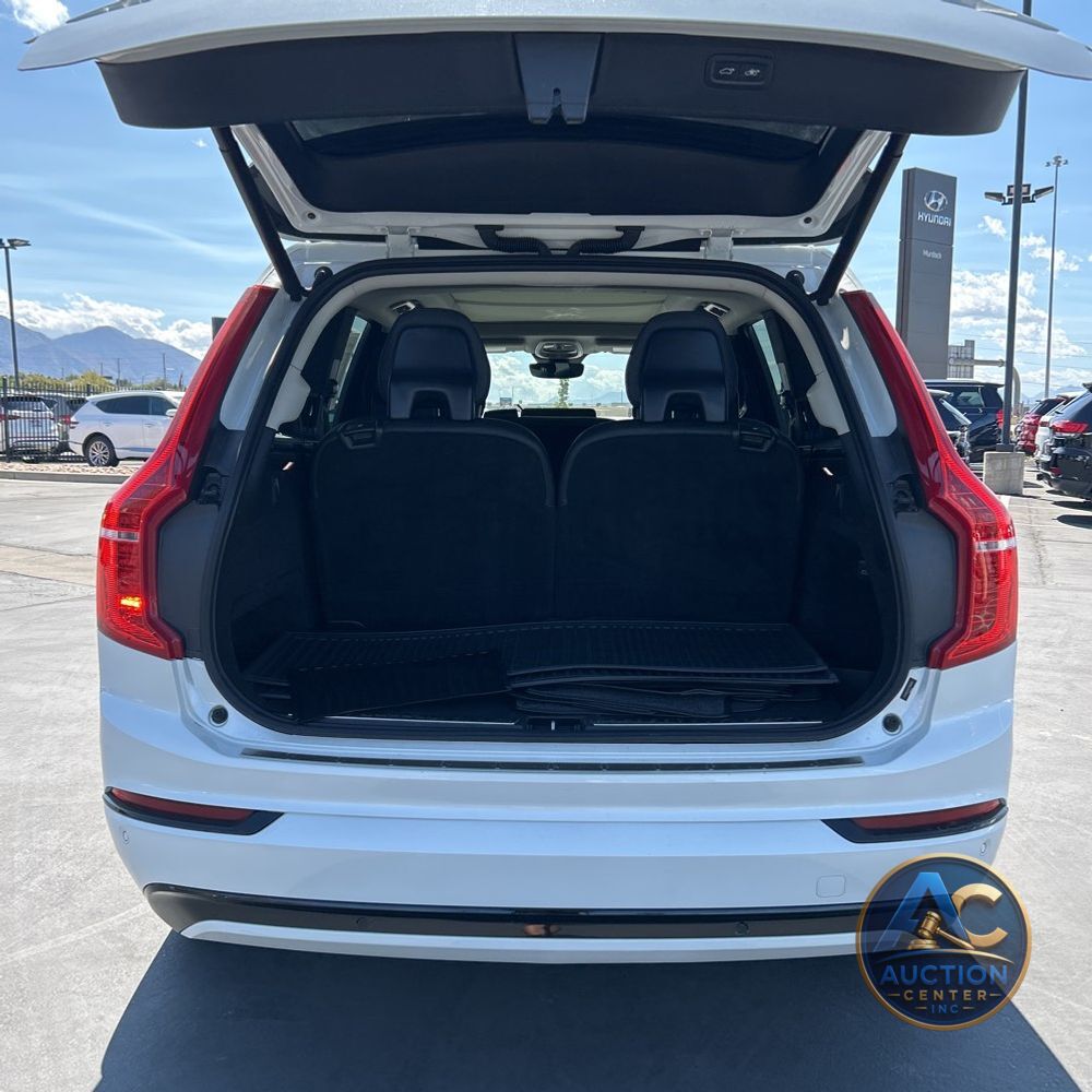 2023 Volvo XC90 T8 - Plus