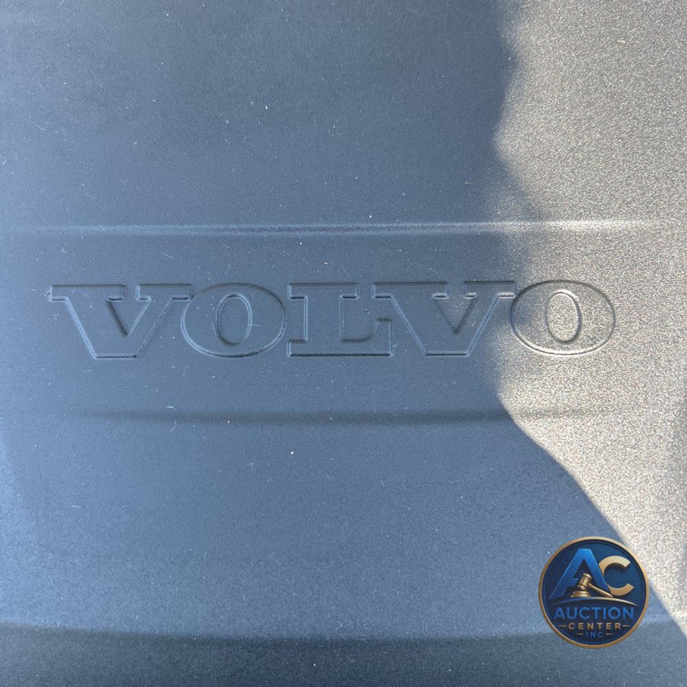 2023 Volvo XC90 T8 - Plus