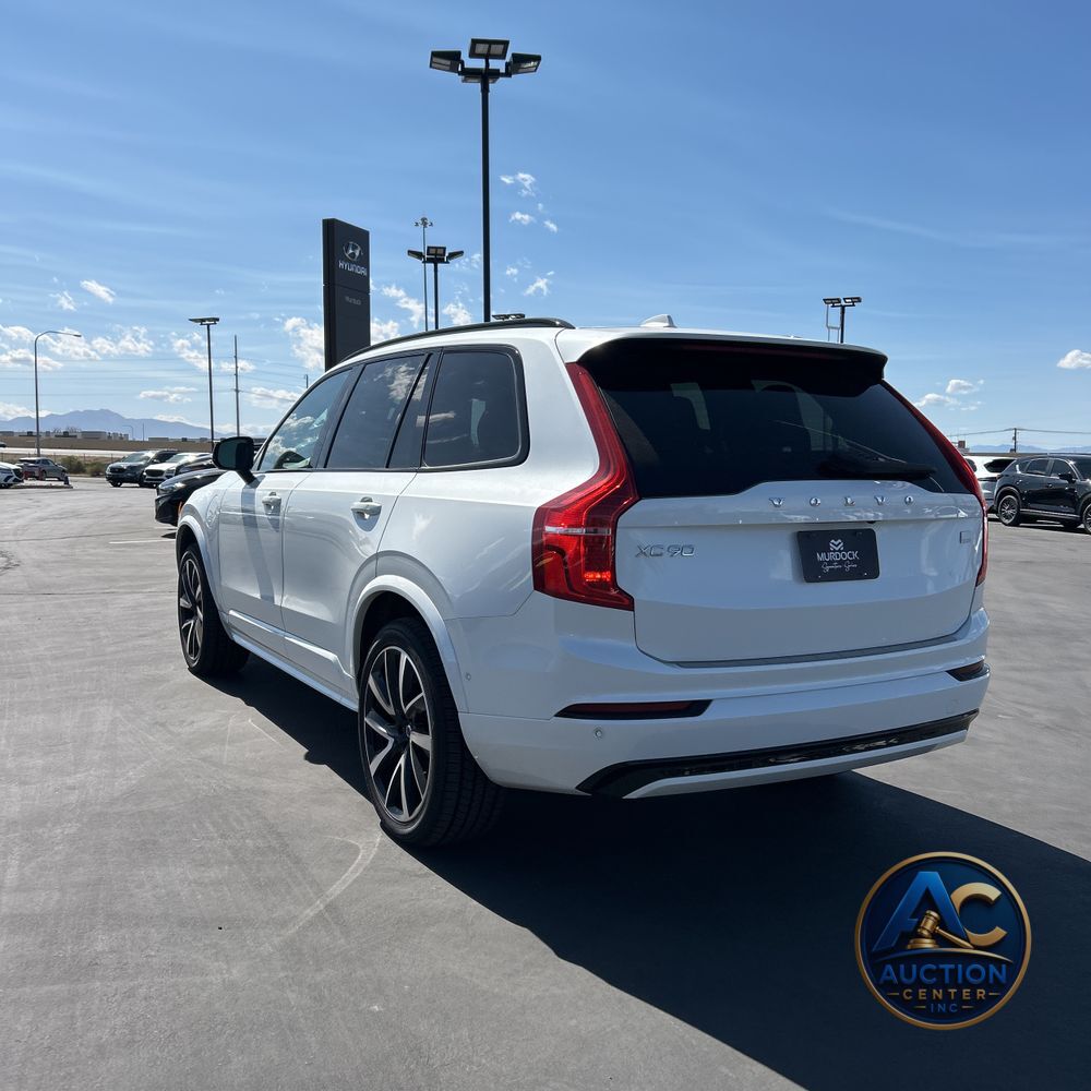 2023 Volvo XC90 T8 - Plus