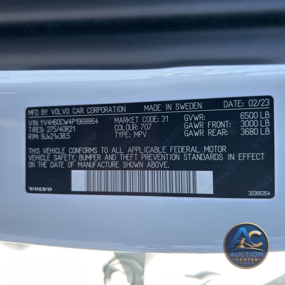 2023 Volvo XC90 T8 - Plus