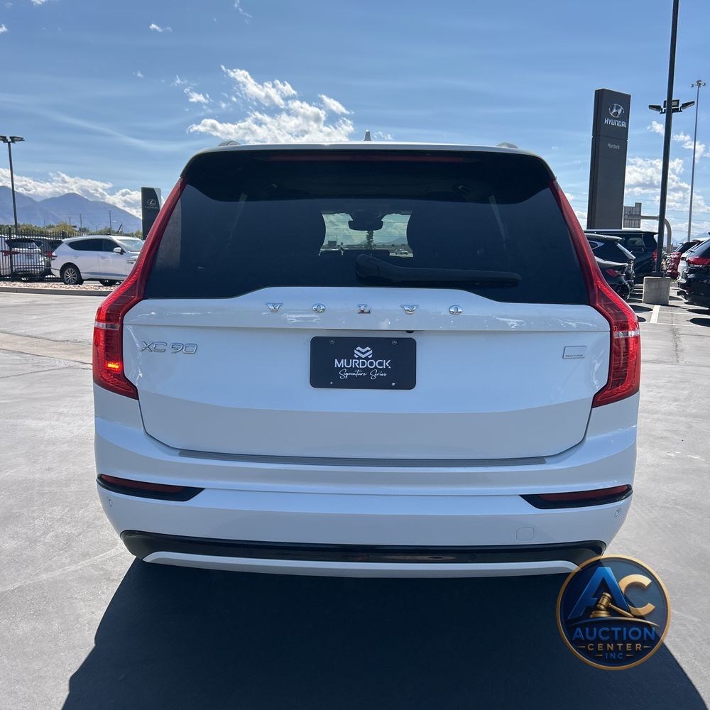 2023 Volvo XC90 T8 - Plus