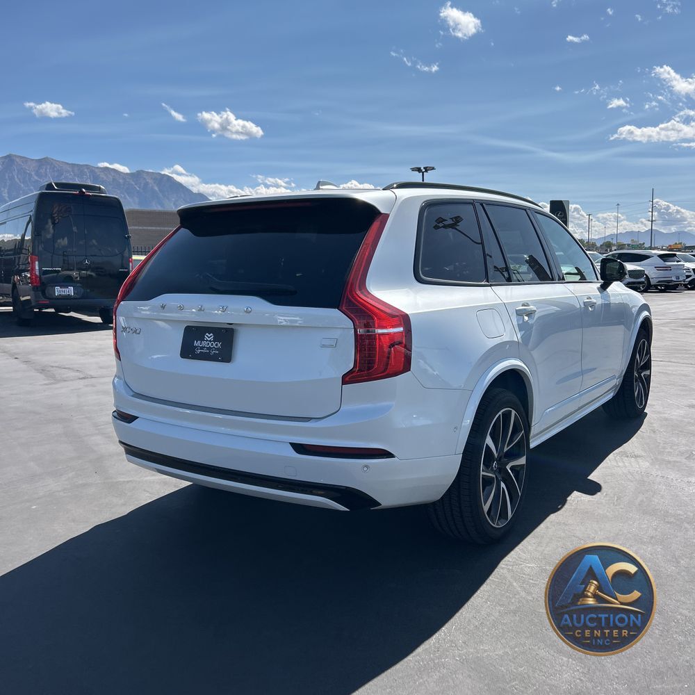 2023 Volvo XC90 T8 - Plus