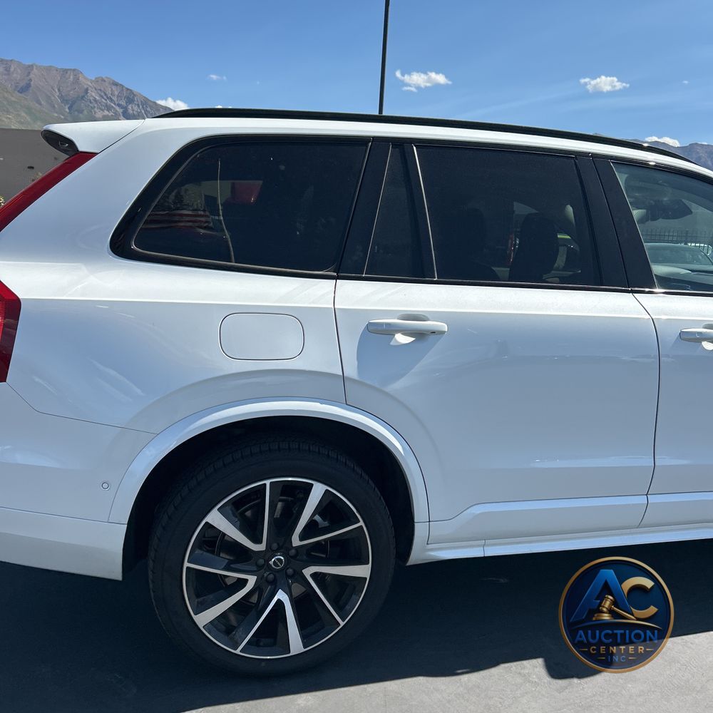 2023 Volvo XC90 T8 - Plus