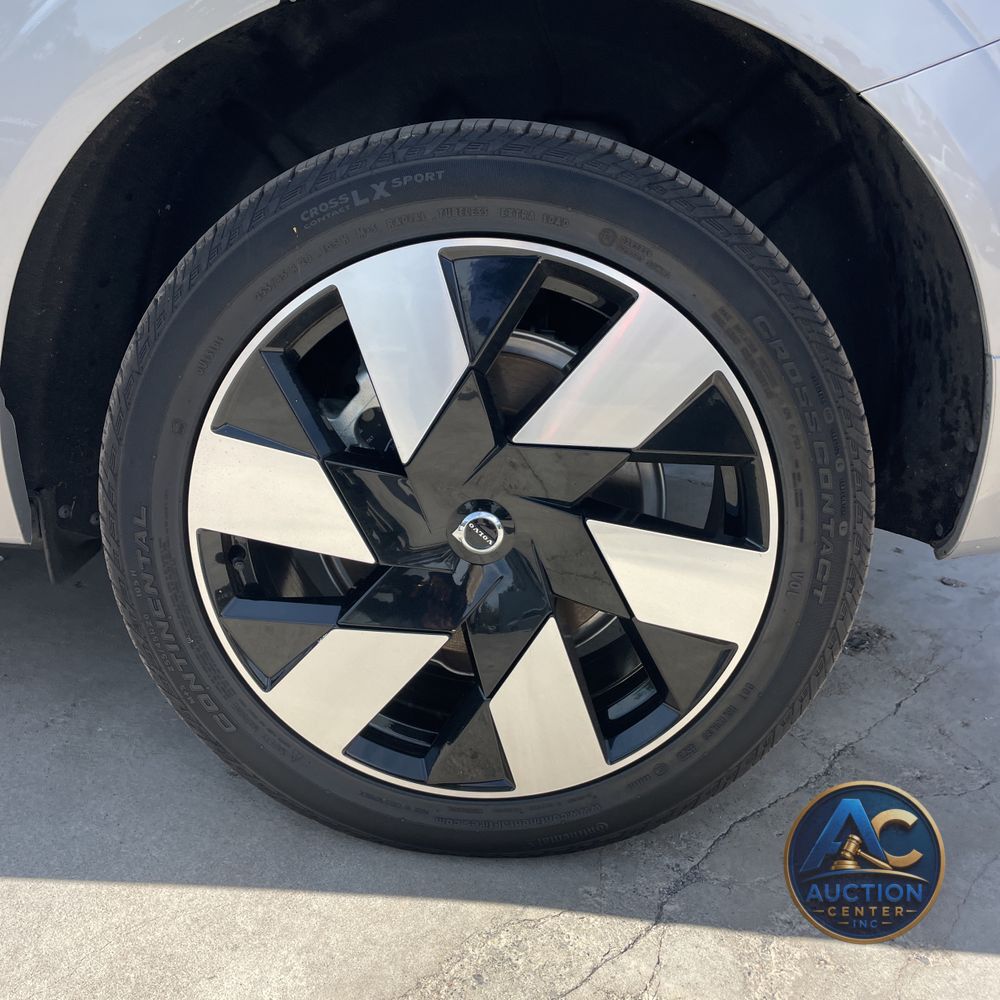2024 Volvo XC60 T8 - Plus PHEV